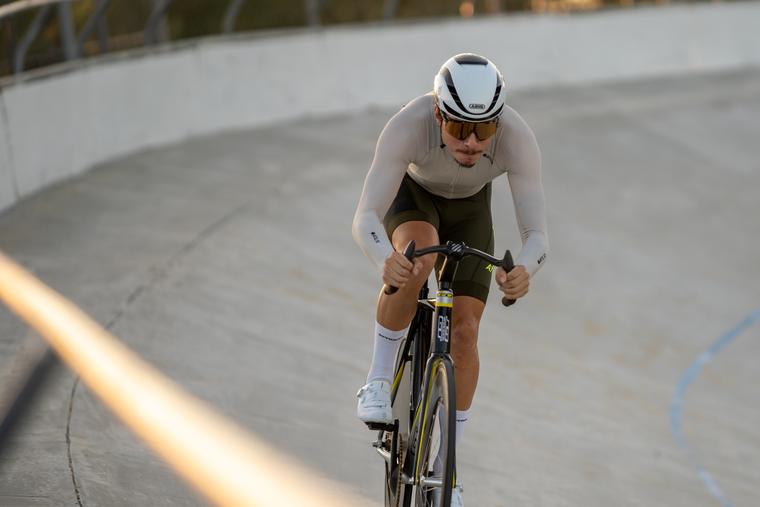 Long-sleeve skinsuit, rail flare.