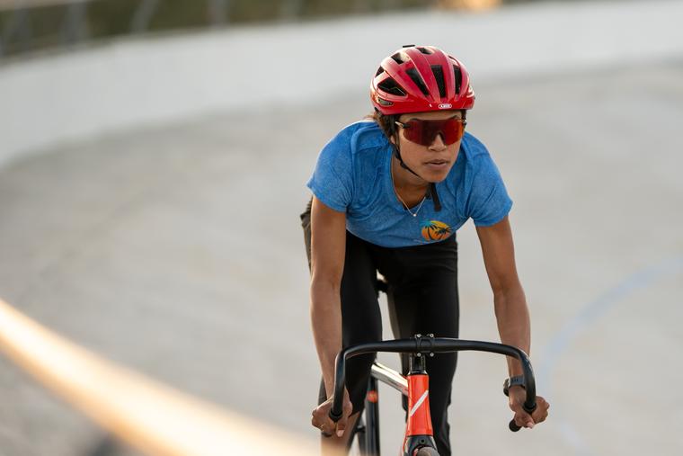 T-shirt, shorts, red helmet. You can just turn up.